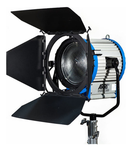 Lampara Fresnel 2000 Watts Con Su Barndoors Y Trípode