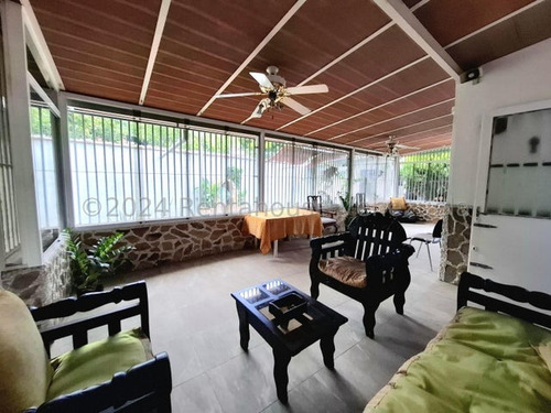 En Venta Amplia Y Hermosa Casa Con Apartamento En El Limon Db 25-4638