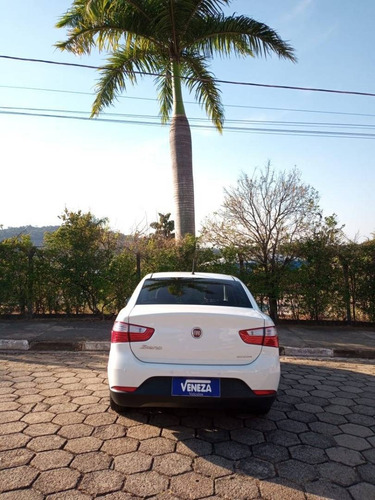 Imagem 2 de 8 de Fiat Grand Siena 1.0 Evo Flex Attractive Manual