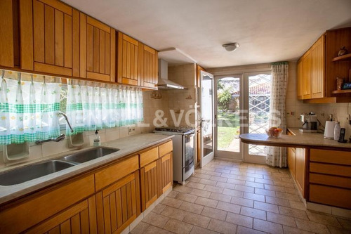 Imagen 4 de 11 de Solida Casa Con Jardín En Punta Gorda