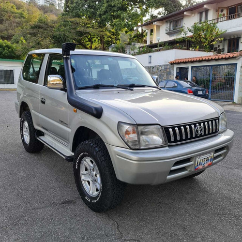 Imagen 2 de 11 de Toyota Meru