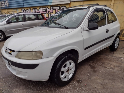 Imagem 1 de 11 de Chevrolet Celta 2005 1.0 Life 3p