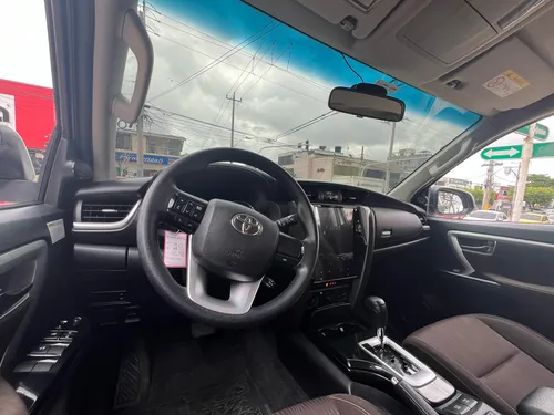 Toyota Fortuner 2.4 Turbo Diesel Motor : 2.4 Modelo : 2020