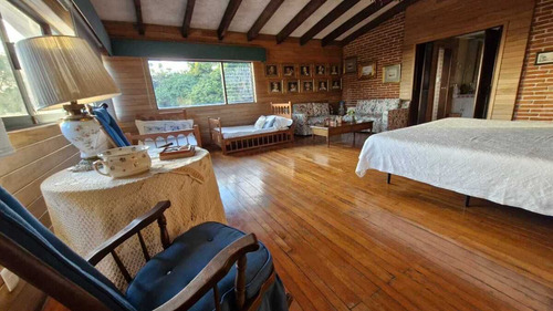 Inigualable Residencia En Venta En Jardines De Ahuatepec, Cuernavaca