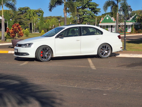 Volkswagen Jetta 2.0 Comfortline Flex 4p Automática