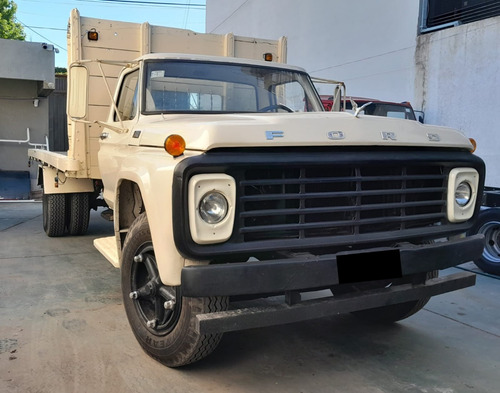 Ford F7000 Caja Playa, Cubiertas Delanteras Nuevas, Muy Buen