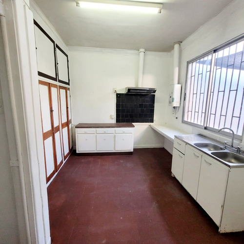 Amplia Casa 5d 2 B En Arriendo, Ñuñoa