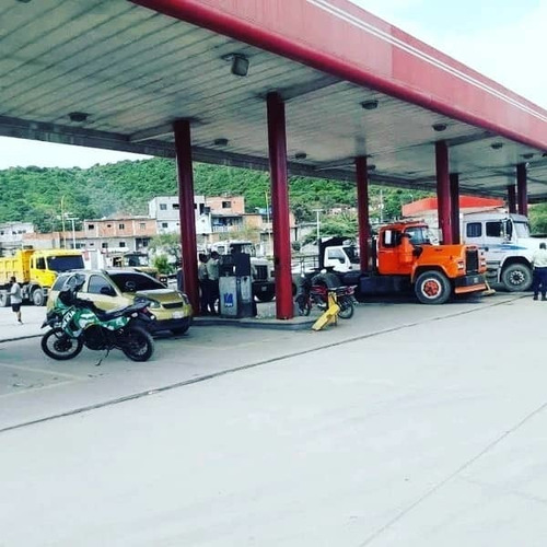 Imagen 2 de 26 de Leal Pérez Vende Bomba De Gasolina En Puerto Cabello