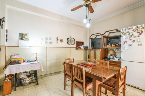 Casa En Planta Alta En Venta Tres Dormitorios Con Terraza Y Parrillero Microcentro