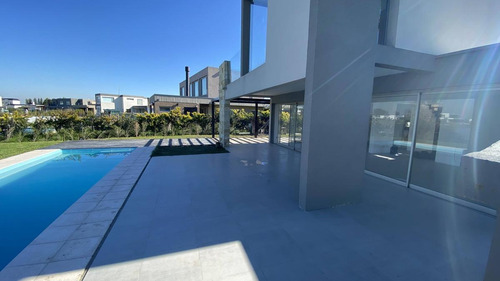 Imagen 6 de 22 de Casa En Venta - San Sebastián, Area 5