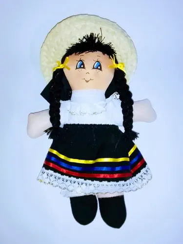 Muñeca de trapo – MUSEO PEDAGÓGICO COLOMBIANO