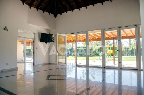 Imagen 17 de 30 de Casa En Venta En Barrio Cerrado Moreno