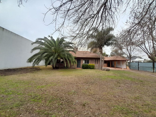 Casa 3 Ambientes En Venta, Barrio De Vicenzo Pilar