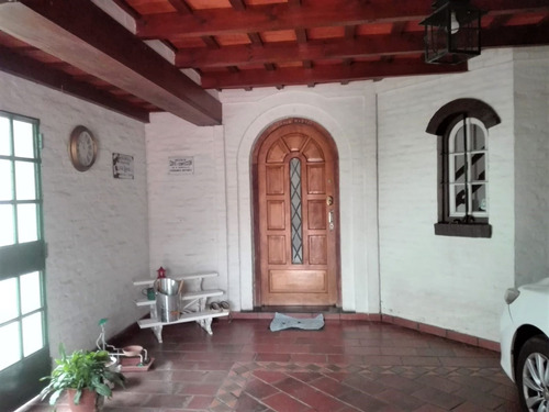 Casa En Venta Gonnet 4 Dormitorios Entre Caminos