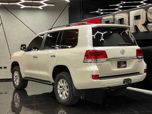 Imagen 2 de 9 de Toyota Land Cruiser 200