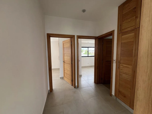 Villas Listas Para Entregar En Brisas De Punta Cana, 3 Habitaciones, Terraza En El 3er Nivel