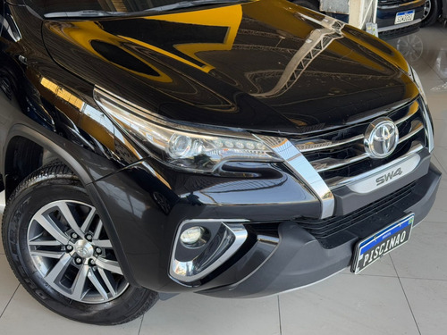 Toyota Hilux SW4 2.8 SRX 4X4 7 LUGARES 16V TURBO INTERCOOLER DIESEL 4P AUTOMÁTICO
