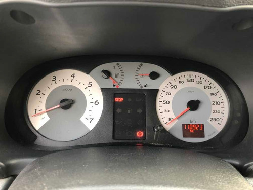 Renault Clio 2006 1.6 16v Privilège Hi-flex 5p