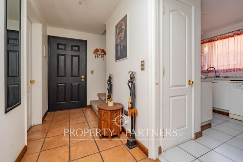 Venta De Casa Con Excelente Ubicación Y Conexión A...