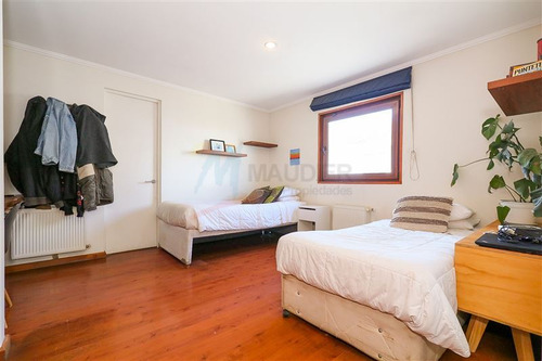 Casa En Venta De 5 Dorm. En Las Condes