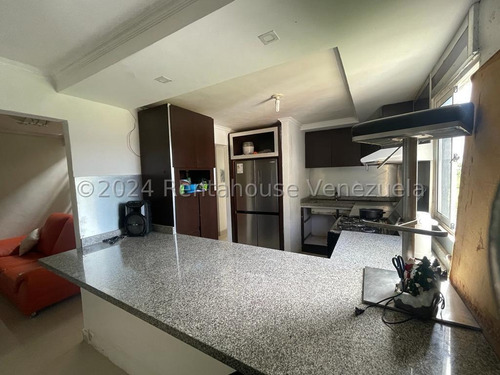 Maria Elena Latouche Te Ofrece En Venta Excelente Penthouse Cuenta Con Pozo Terrazas De San Diego. Mels 24-14795