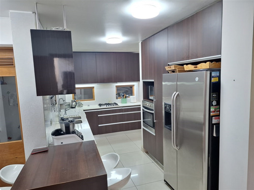 Casa En Arriendo De 4 Dorm. En Lo Barnechea