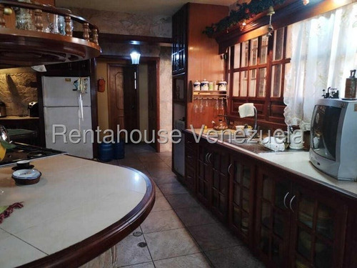 Rz Vende Imagina Tu Vida En Esta Casa Tranquila Con La Conveniencia De Centros Comerciales Cerca. 25-8837 May3
