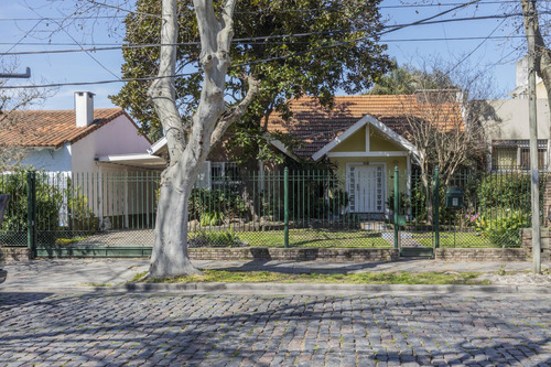 Casa En Adrogue, Fondo Libre Y Pileta
