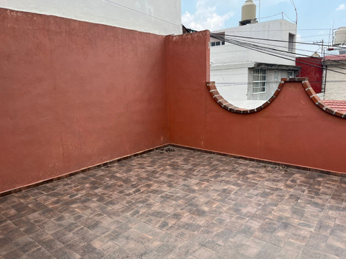 Amplia Casa En Privada Segura