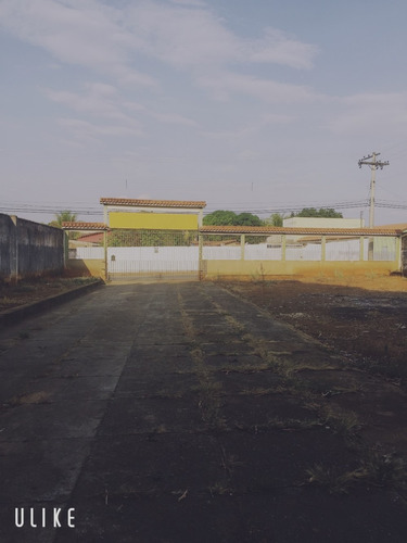 Casas Dentro De Um Lote De 9mil Metros Quadrados No Centro