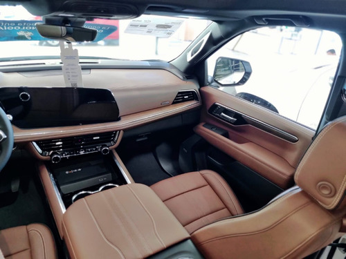 Chevrolet Suburban 6.2 High Country 4X4 At