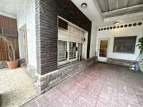Venta Casa De 3 Ambientes Con Cochera En Bernal