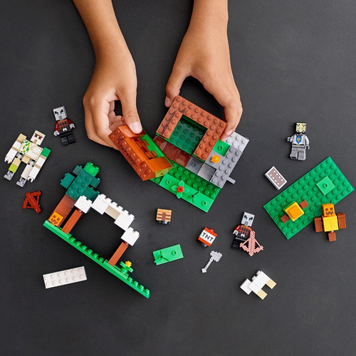 Lego Minecraft 21159 El Puesto De Saqueadores 303 Piezas