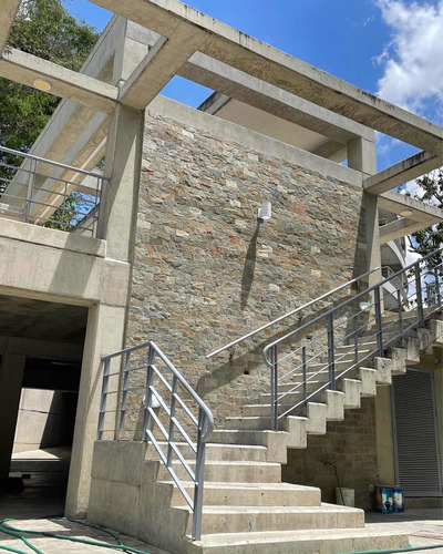 Imagen 2 de 22 de Venta De Edificio A Estrenar En Chuao