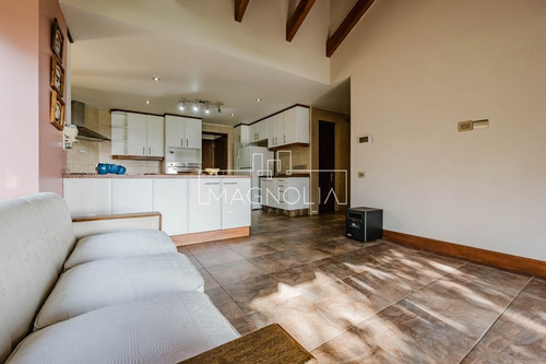 Casa En Arriendo De 5 Dorm. En Lo Barnechea