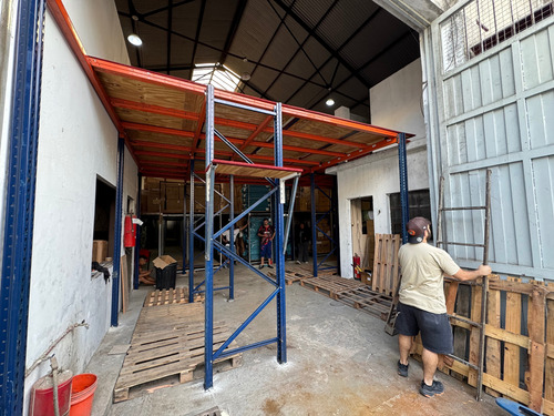 Entrepisos Con Racks Metálicos (Usado)
