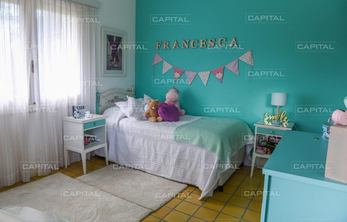 Moderna Casa De Cuatro Dormitorios En Playa Mansa Venta-ref:27936