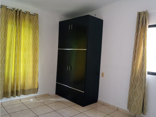 Casa En Venta En El Centro, De 6 Recamaras, Locales Y Piscina