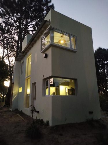 Casa En Venta - 3 Dormitorios 2 Baños - 90mts2 - Ostende