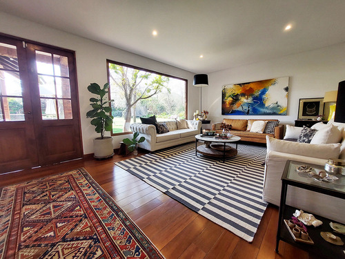 Casa Chilena | 5 Dormitorios + Estar Y Servicio