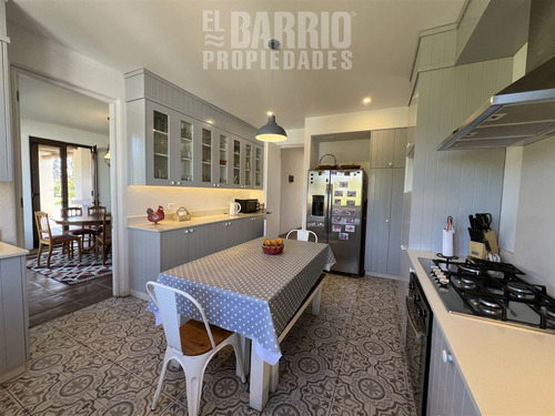 Casa En Venta De 3 Dorm. En Colina