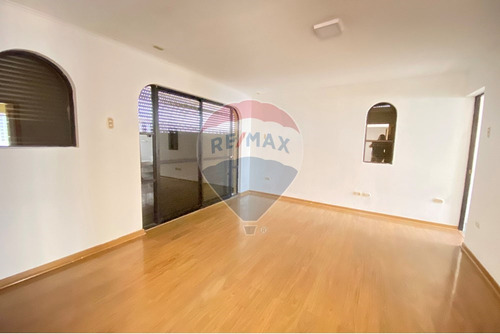 Casa En Jardines Del Sur Con Local Comercial