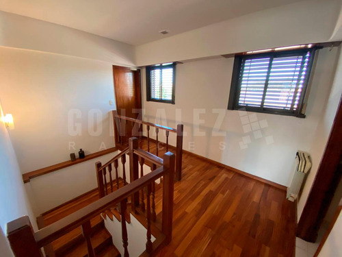 Casa 5 Amb En Barrio Uno - Con Piscina