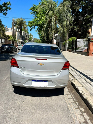 Imagen 5 de 11 de Chevrolet Onix Joy Plus