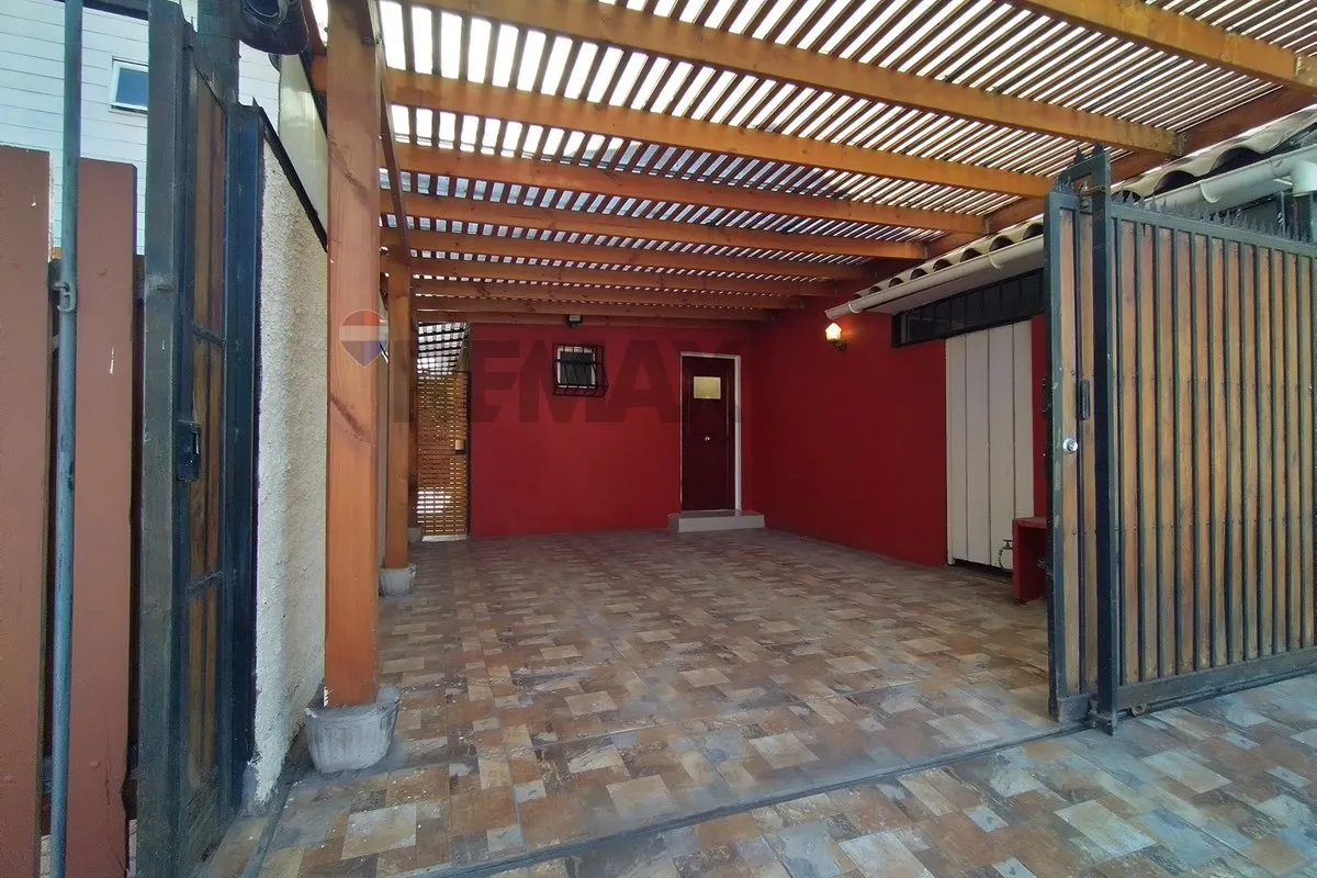 Imagen 2 de 24 de Casa 3d/2b Con Patio Y 2 Estacionamientos