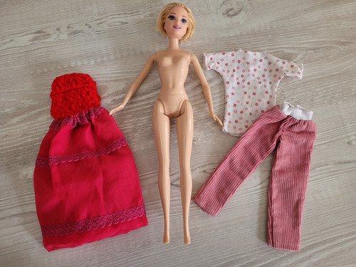 Muñeca Barbie Con Accesorios Ropa Para Cambiarla Vestido 