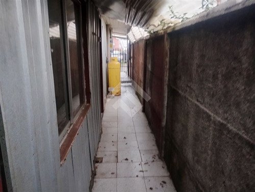 Vendemos Casa De 5d, 2b Con Excelente Ubicación En Valdivia