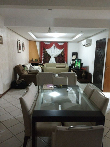 Casa Em Espírito Santo Com 3 Dormitórios - Lu268337