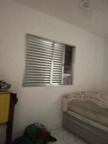 Casa Com 6 Quartos, Galpão E Banheiro.