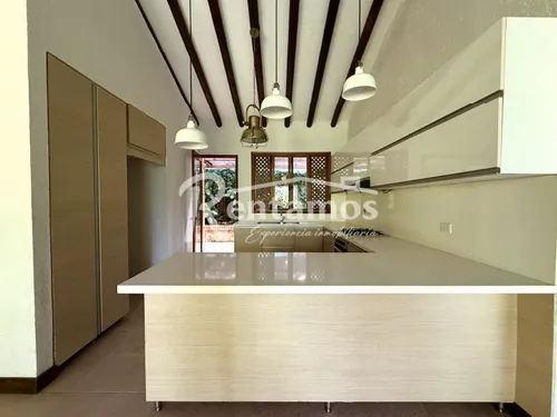 Casa En Arriendo En Loma De Las Brujas. Cod A775810